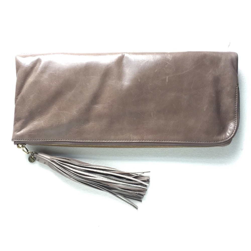 Hobo RAINE oversized leather clutch in ASH - Picture 3 of 8